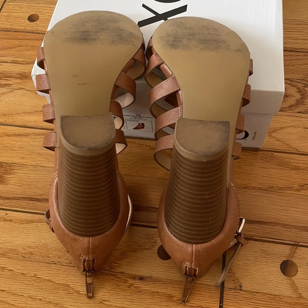 XOXO Tan Sandals - Picture 2 of 4
